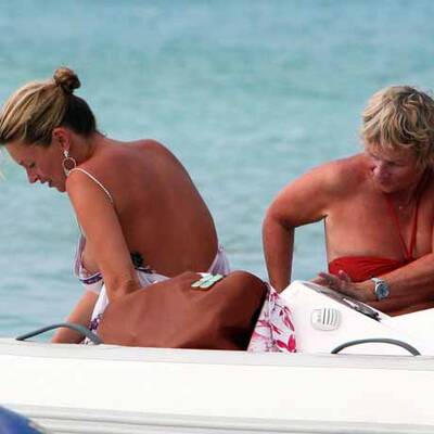 Kate Moss auf Formentera: Busenblitzer