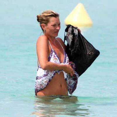 Kate Moss auf Formentera: Busenblitzer
