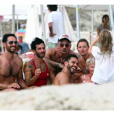 Kate Moss auf Formentera: Busenblitzer