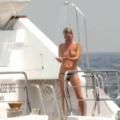 Keine Bikinstreifen: Kate Moss oben ohne