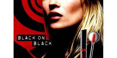 Falsche Wimpern von Kate Moss sorgen für Ärger