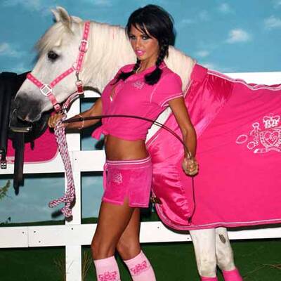 Katie Price: Reiter-Mode & Höschen-Schau