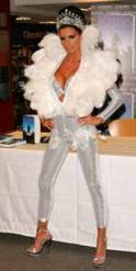 katie price wunderliches outfit middl