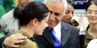 Katzav soll vor Gericht