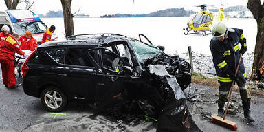 Rätsel um Crash: Mann raste frontal in Baum 