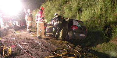 Ein Toter bei Frontalcrash mit Lkw 