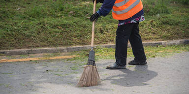 Fl&uuml;chtling kehrt 'unerlaubt' Stra&szlig;en - 350 Euro Strafe