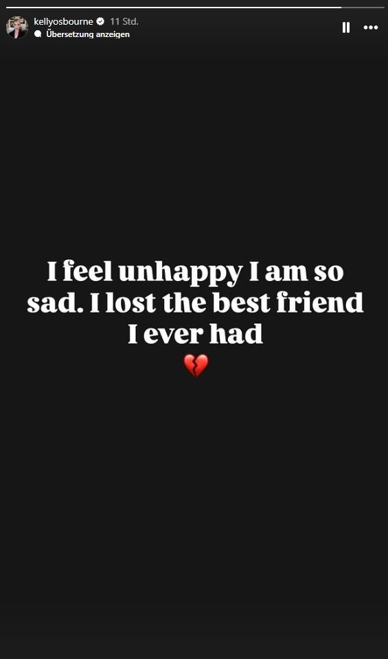 Kelly Osbourne Posting