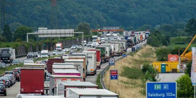 Mega-Stau auf A1 wegen Lkw-Unfall