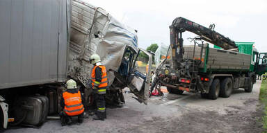 Mega-Stau auf A1 wegen Lkw-Unfall
