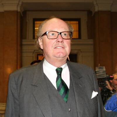 Mensdorff muss sein Firmengeflecht erklären.