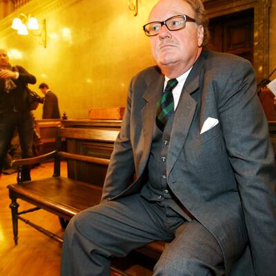 Mensdorff muss sein Firmengeflecht erklären.