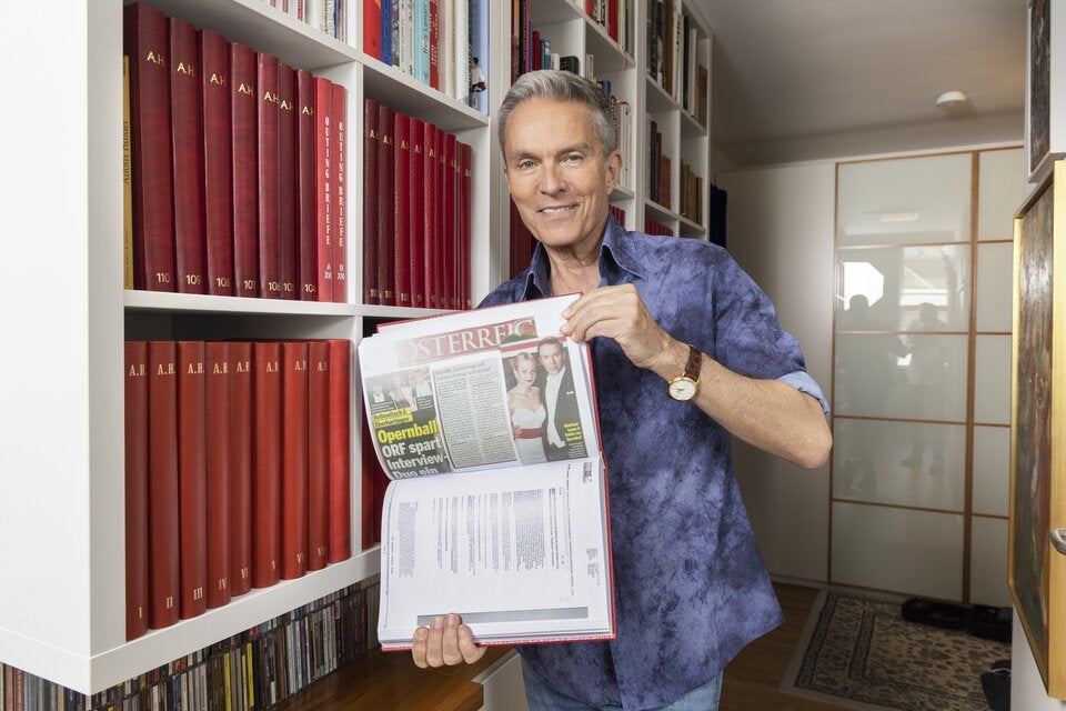 In dem von seiner Mama angelegten Medienarchiv finden sich Tausende Zeitungsartikel. 