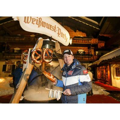 Kitzbühel: Arnie & Co. auf der legendären Weißwurst-Party