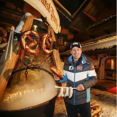 Kitzbühel: Arnie & Co. auf der legendären Weißwurst-Party