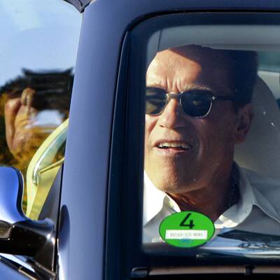 Arnold Schwarzenegger besucht seine tote Mama