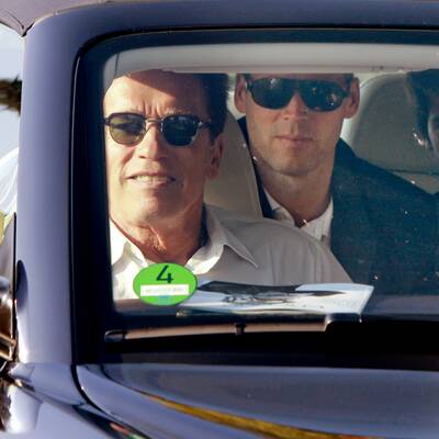 Arnold Schwarzenegger besucht seine tote Mama