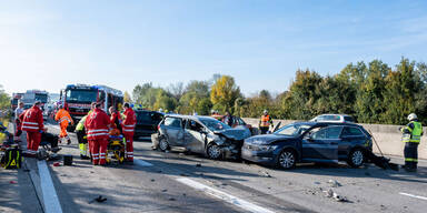 Massen-Crash auf der A1: 12 Verletzte, Kinder darunter