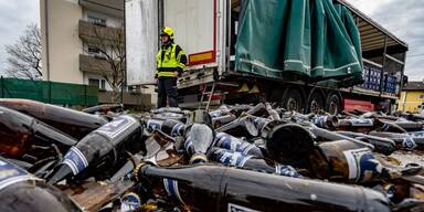 Na Prost! Lkw verlor  14 Paletten Bier