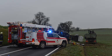 Ein Toter bei Horror-Crash mit 3 LKW