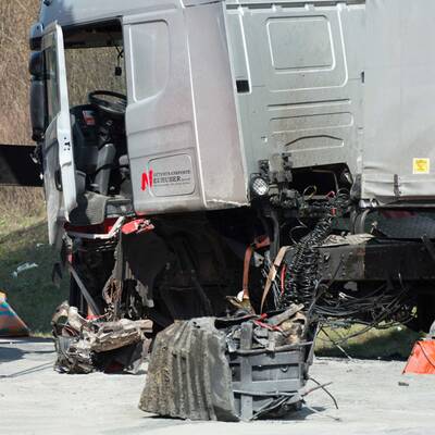61-Jähriger krachte in entgegenkommenden LKW