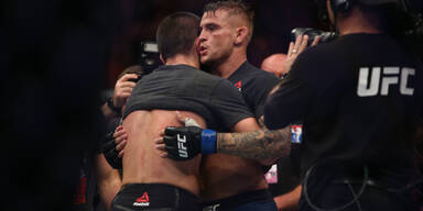 MMA-Fighter weint im Ring um toten Vater