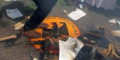 Islamisten setzen Botschaften in Brand