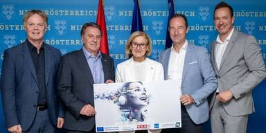 v.l.n.r.: Michael Duscher (Geschäftsführer Niederösterreich Werbung), Wolfgang Ecker (Präsident WKNÖ), Landeshauptfrau Johanna Mikl-Leitner, Mario Pulker (Spartenobmann WKNÖ), Lukas Reutterer (Geschäftsführer Haus der Digitalisierung) 