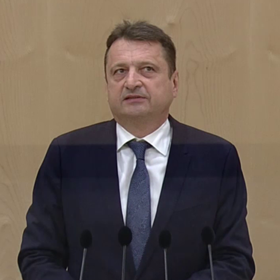 KI-Stimme lässt Nationalratsabgeordneten wieder sprechen