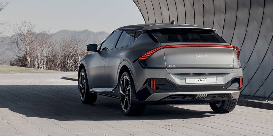 Kia EV6 hängt Porsche, Lambo und Ferrari ab