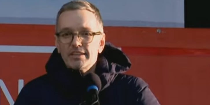 Hitler-Plakat bei Corona-Demo