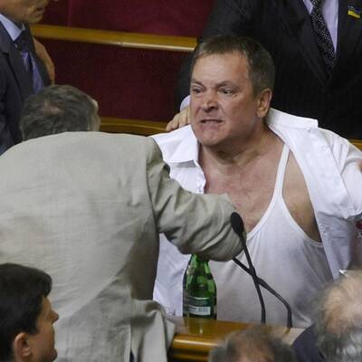 Massenschlägerei im Parlament