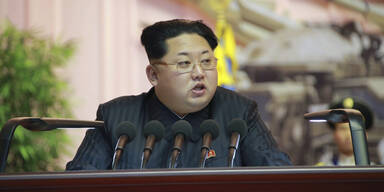 Offiziere schlafen bei Kims Rede ein