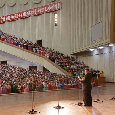 Kim Jong-un zeigt sich mit seiner Frau