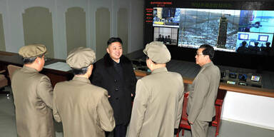 So cool beobacht Kim Jong-Un seine Rakete