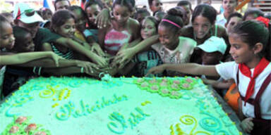 Hunderte Kinder gratulieren Fidel Castro zum 82.