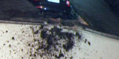 Hier landete ein Auto in einem Kirchendach