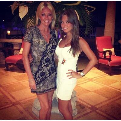 Mutter und Tochter oder Schwestern?