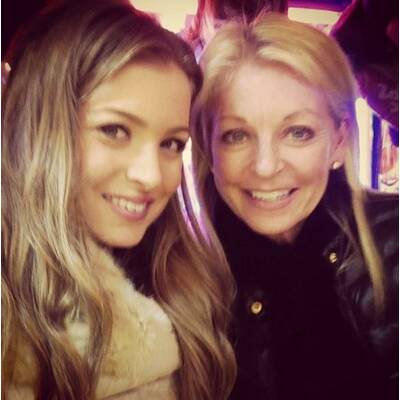 Mutter und Tochter oder Schwestern?