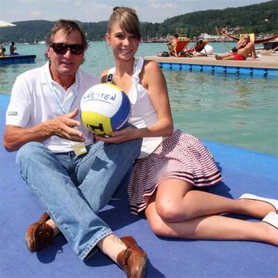 Promis beim Beachvolleyball-Event