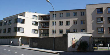 Brand in Altersheim: Mehrere Verletzte