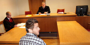 Klassenbuch verbrannt: F&uuml;nf Monate bedingt