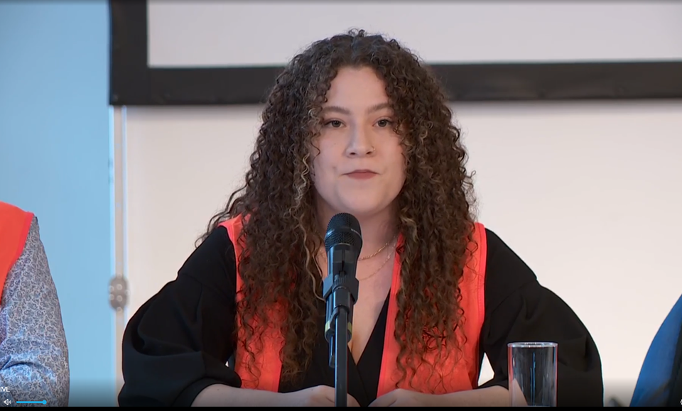 Junge Aktivistin der Letzte Generation Österreich