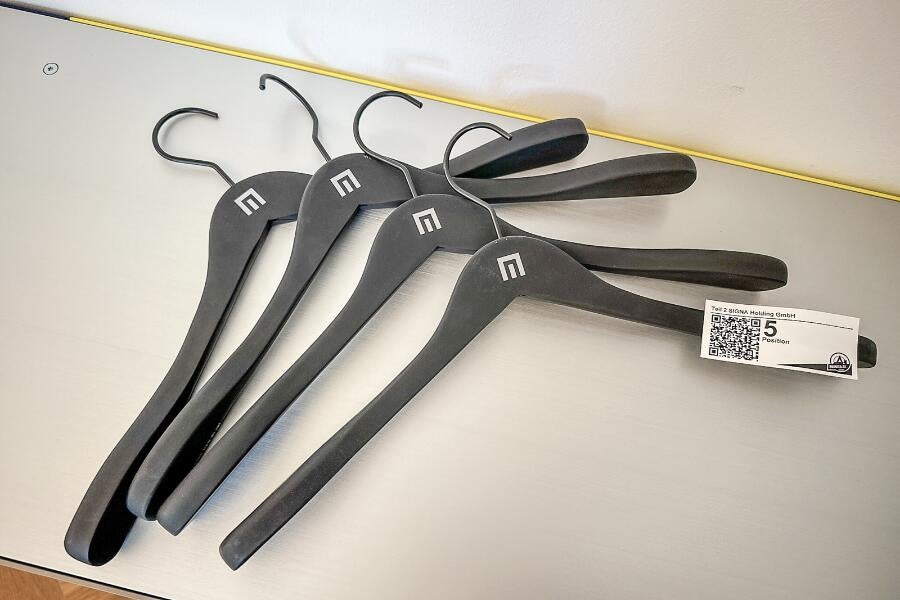 kleiderbügel-sgina.jfif