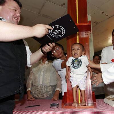 Kaum 70 cm groß ist der Philippine Junrey Balawing