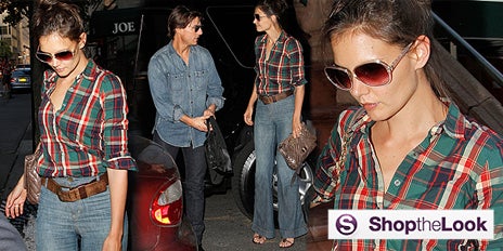 klein Katie Holmes lässig in Karohemd und Jeans