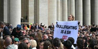 Protest bei Ostermesse