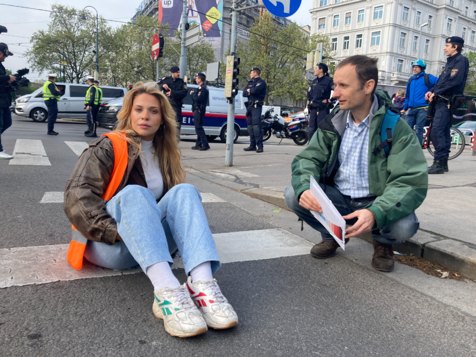 Klima-Kleber sorgen für nächstes Verkehrs-Chaos