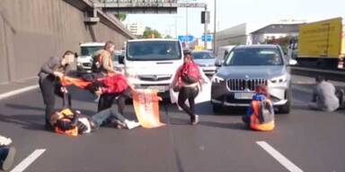 ''Ihr Vollidioten!'': Autofahrer gehen auf Klima-Kleber los