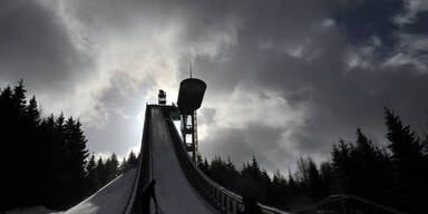 Wind verbläst Springen in Klingenthal